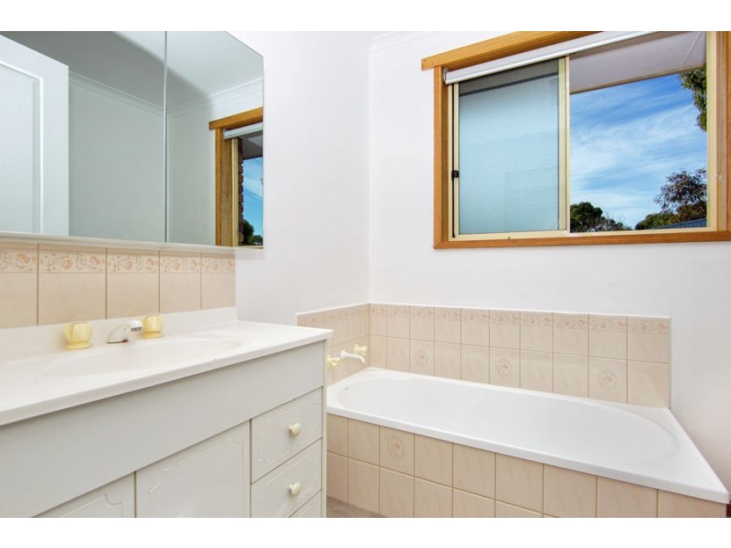 2 Riviera Drive, Carlton TAS 7173