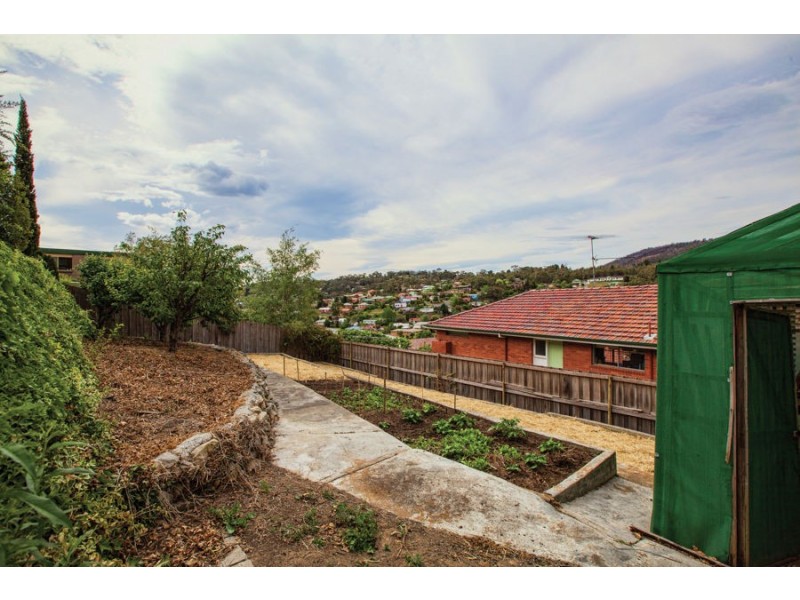 36 St Helens Street, Lindisfarne TAS 7015