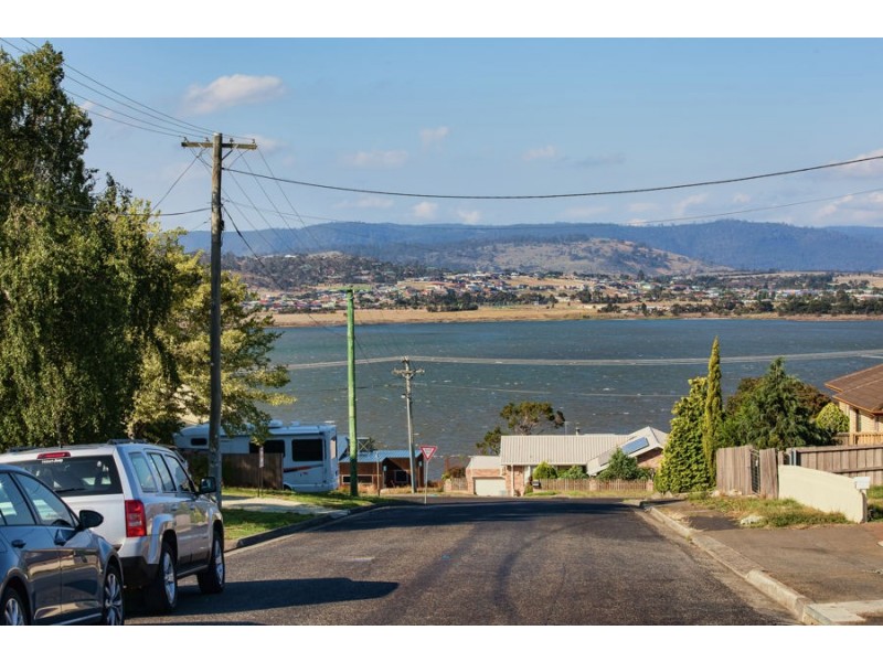 16 Bryant Street, Midway Point TAS 7171