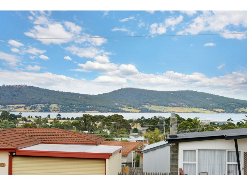 16 Calvert Street, Rokeby TAS 7019