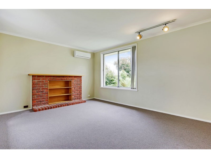 16 Calvert Street, Rokeby TAS 7019