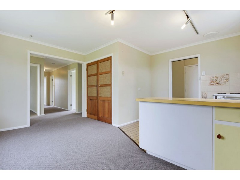 16 Calvert Street, Rokeby TAS 7019