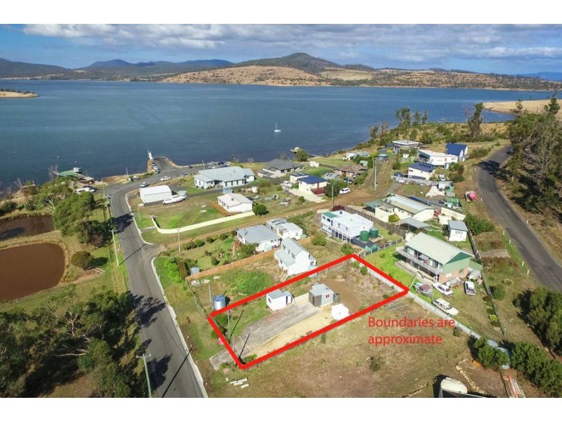 8 Boomer Jetty Road, Boomer Bay TAS 7177