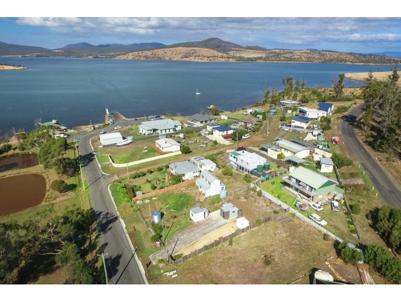 8 Boomer Jetty Road, Boomer Bay TAS 7177