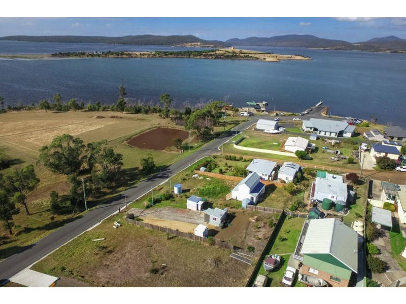 8 Boomer Jetty Road, Boomer Bay TAS 7177
