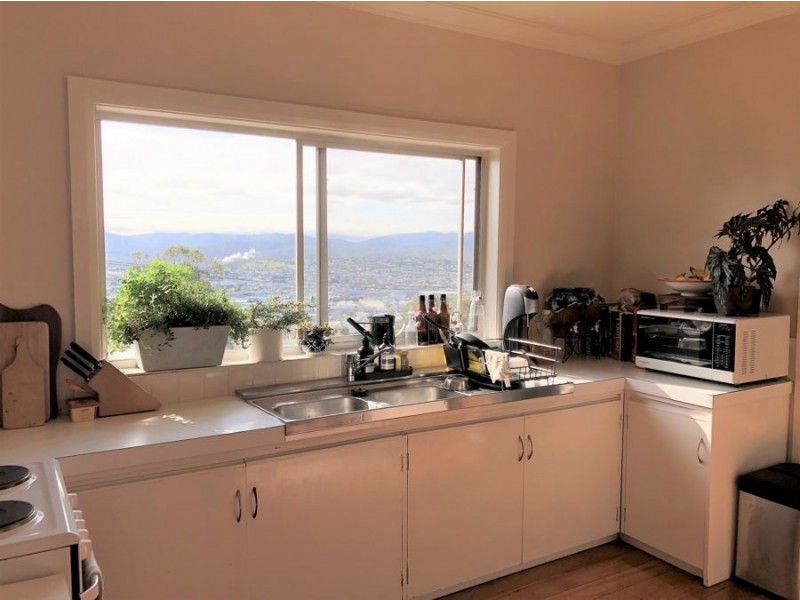 8 Beverley Grove, West Moonah TAS 7009