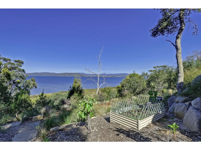 22 Craigs Hill Road, Boomer Bay TAS 7177
