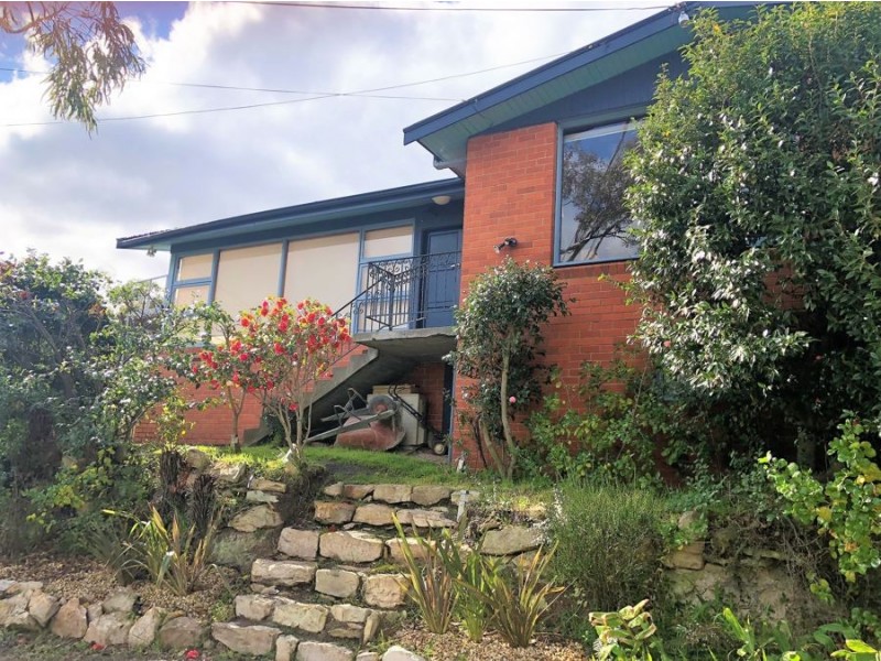 130 Derwent Avenue, Lindisfarne TAS 7015