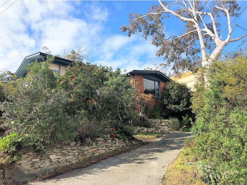 130 Derwent Avenue, Lindisfarne TAS 7015