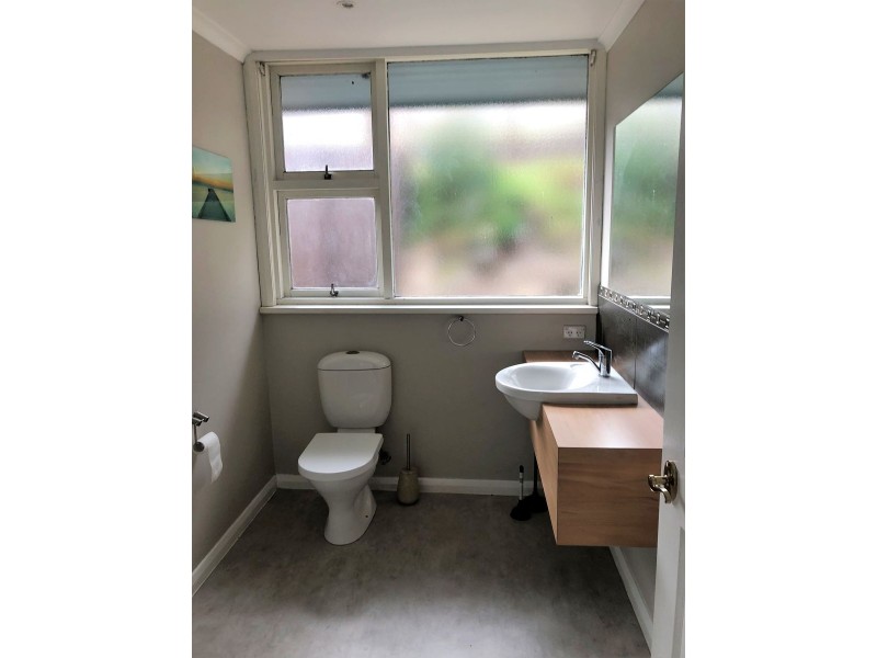 130 Derwent Avenue, Lindisfarne TAS 7015
