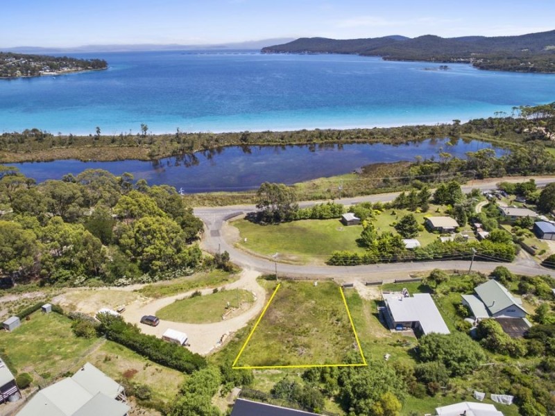 8A Lagoon Road, White Beach TAS 7184