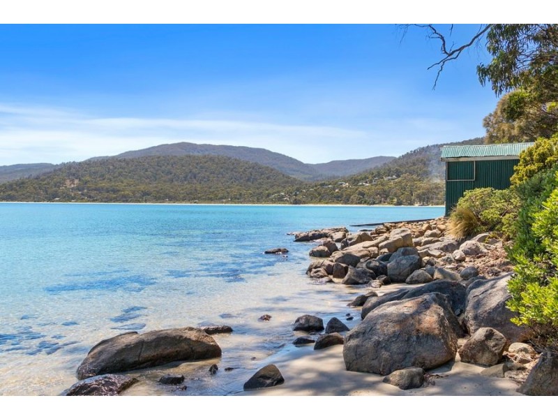 8A Lagoon Road, White Beach TAS 7184