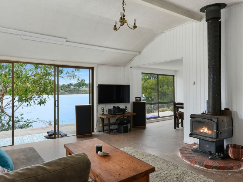37 Erle Street, Carlton River TAS 7173