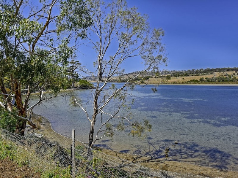 37 Erle Street, Carlton River TAS 7173