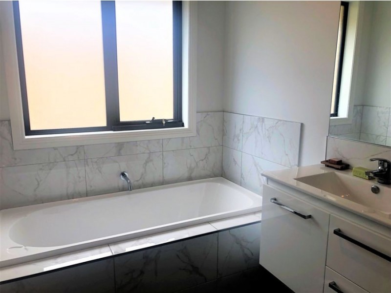 75 Esplanade, Midway Point TAS 7171