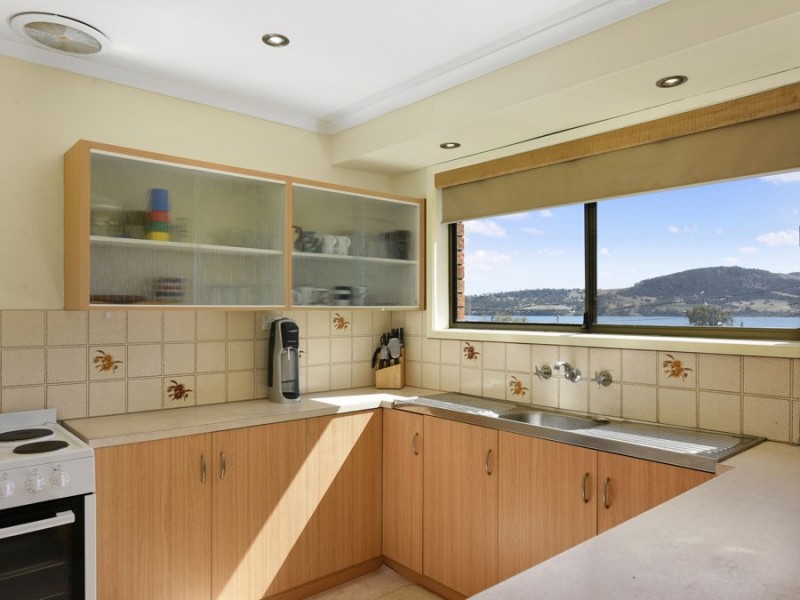 11 McKinly Street, Midway Point TAS 7171
