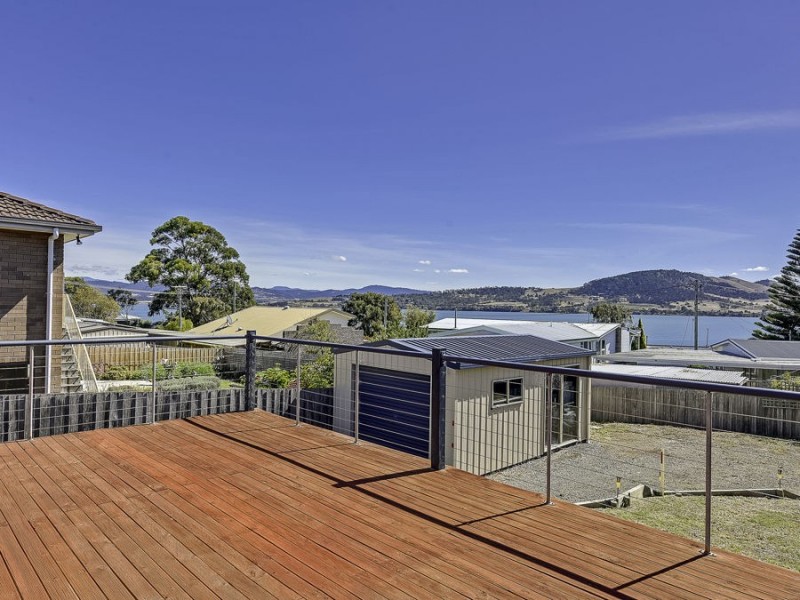 11 McKinly Street, Midway Point TAS 7171