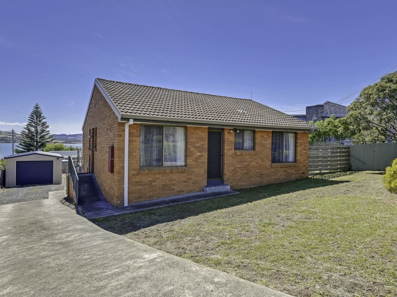 11 McKinly Street, Midway Point TAS 7171