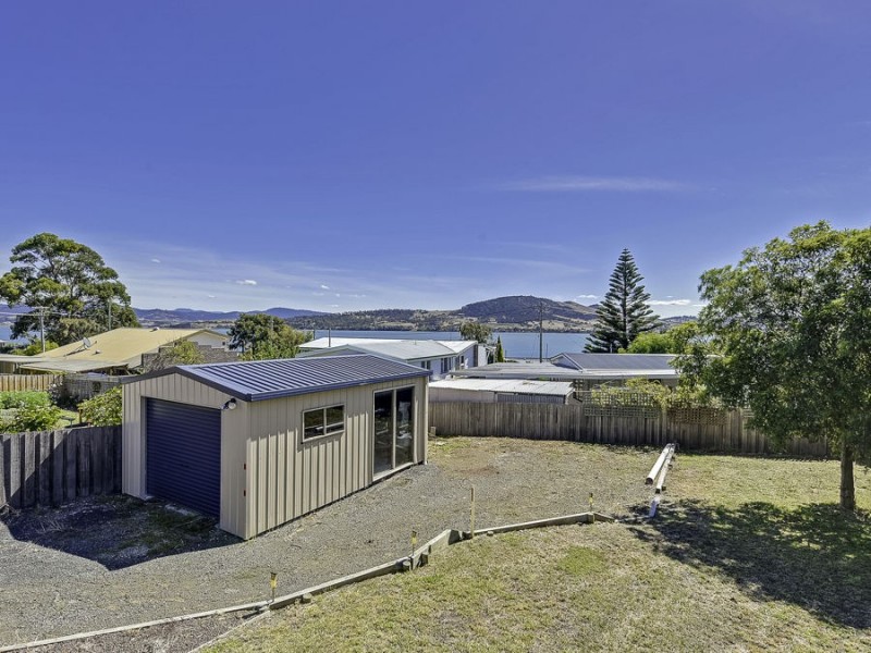 11 McKinly Street, Midway Point TAS 7171