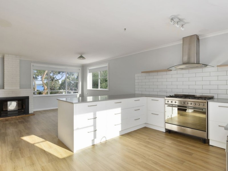 15 Peppermint Drive, White Beach TAS 7184