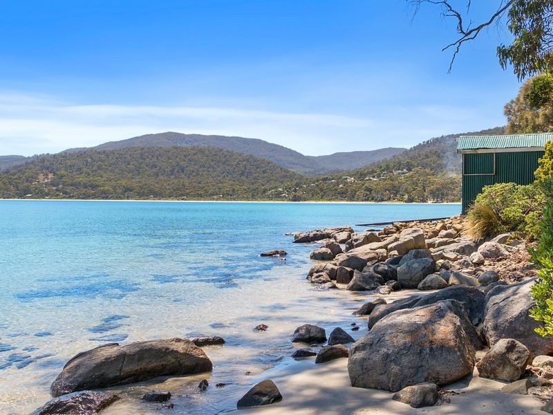 8A Lagoon Road, White Beach TAS 7184