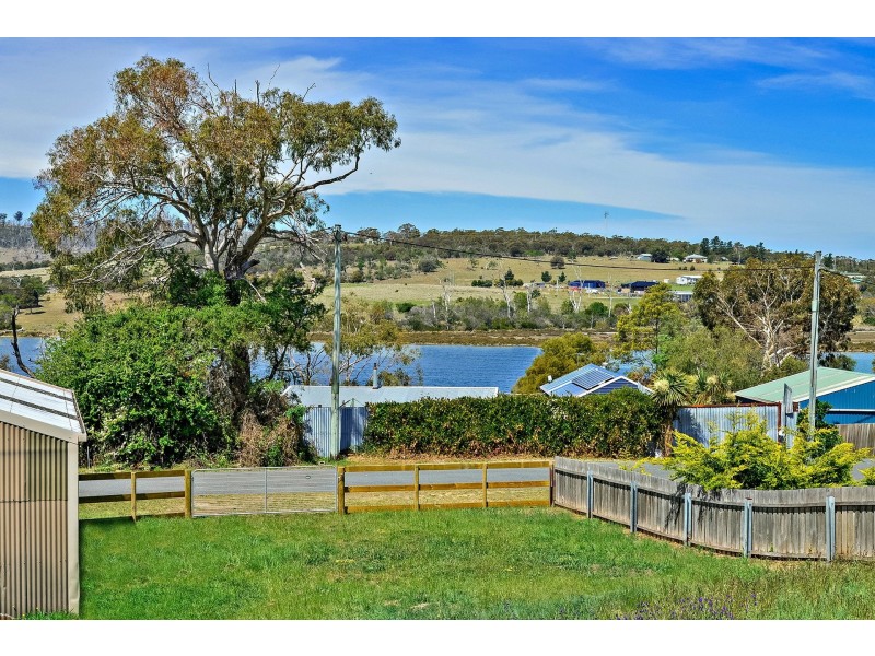 52 Erle Street, Carlton River TAS 7173