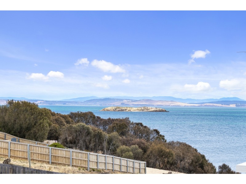 11 Casuarina Close, Primrose Sands TAS 7173