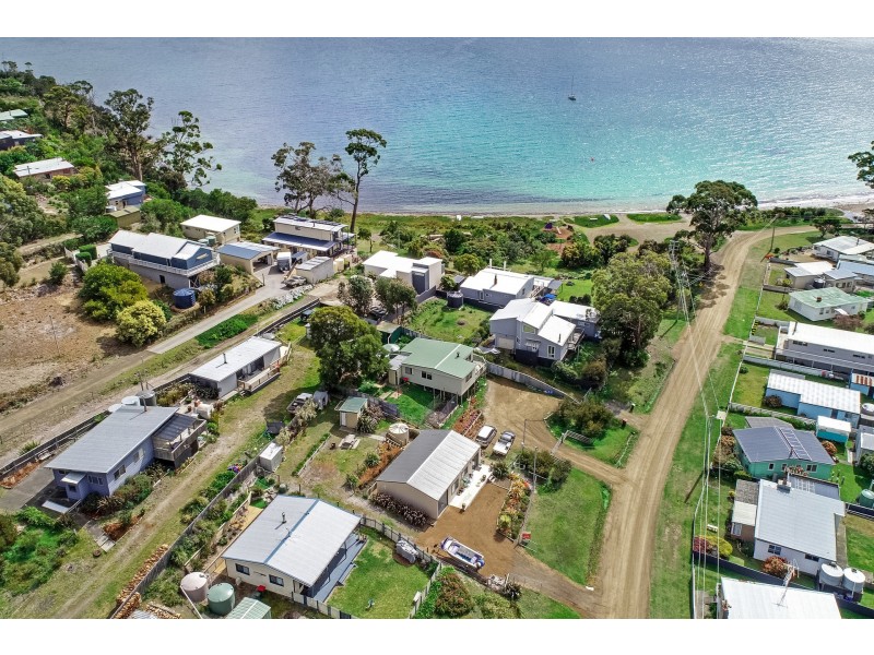 9 Sloping Main Drive, Sloping Main TAS 7186