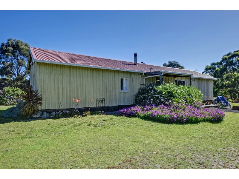 42 Wades Road, White Beach TAS 7184