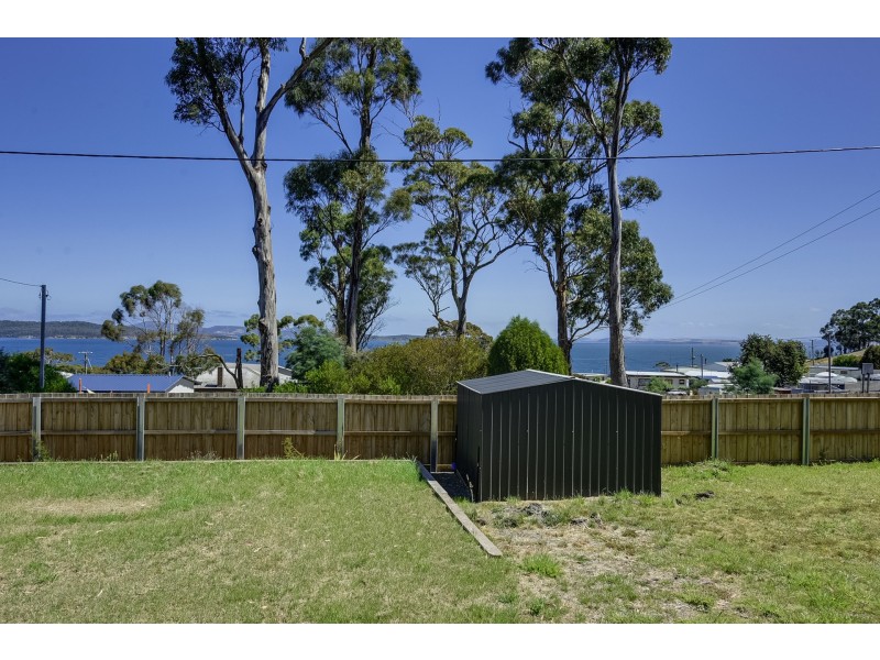 6 Oak Street, Primrose Sands TAS 7173
