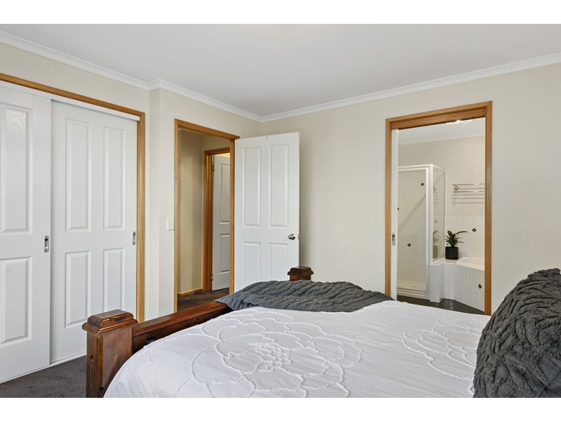 16 Caitlin Court, Midway Point TAS 7171