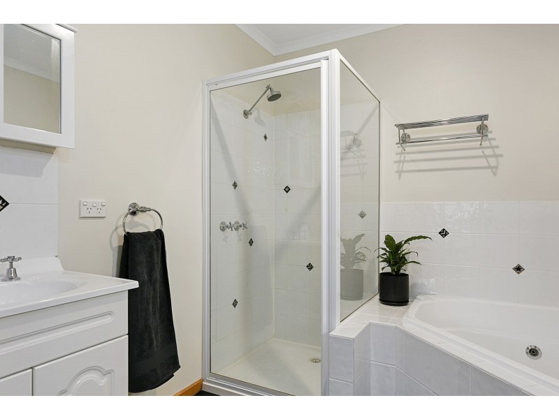 16 Caitlin Court, Midway Point TAS 7171