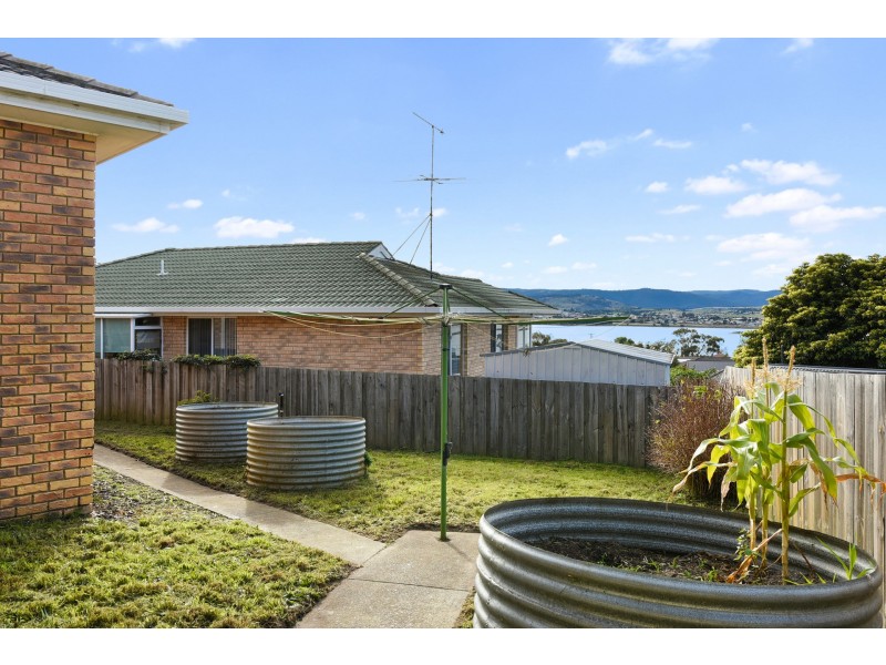 43 First Avenue, Midway Point TAS 7171