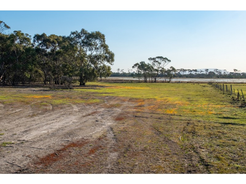 Sloping Main TAS 7186