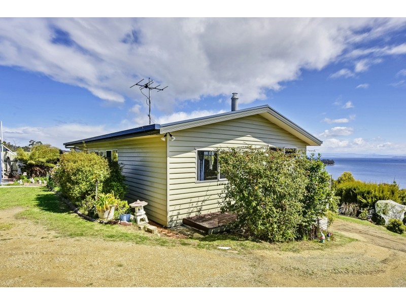 74 Lagoon Road, White Beach TAS 7184