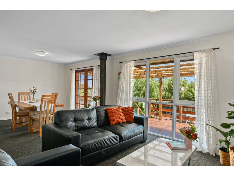 8 Parker Street, Carlton TAS 7173