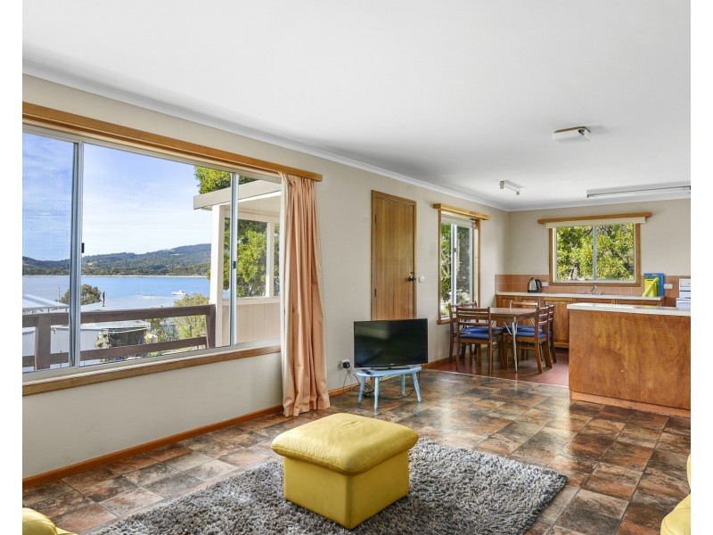 11 Noyes Road, White Beach TAS 7184