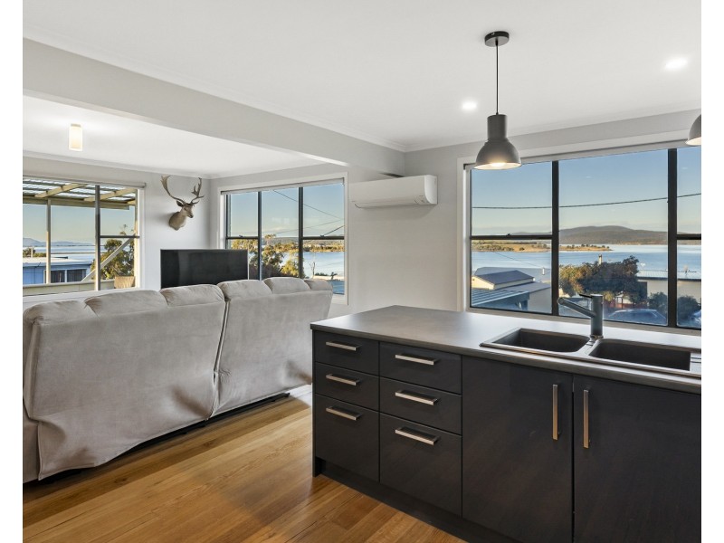 6 Longs Road, Boomer Bay TAS 7177