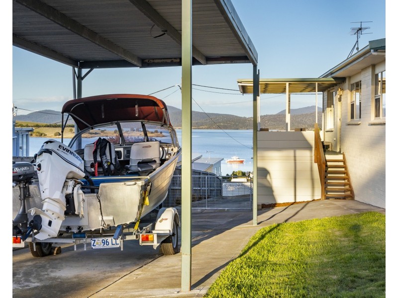 6 Longs Road, Boomer Bay TAS 7177