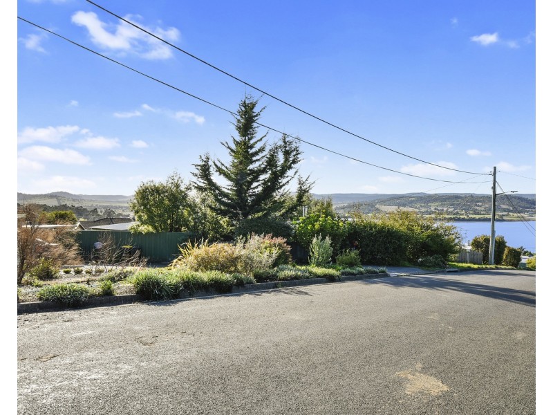8 Midway Street, Midway Point TAS 7171