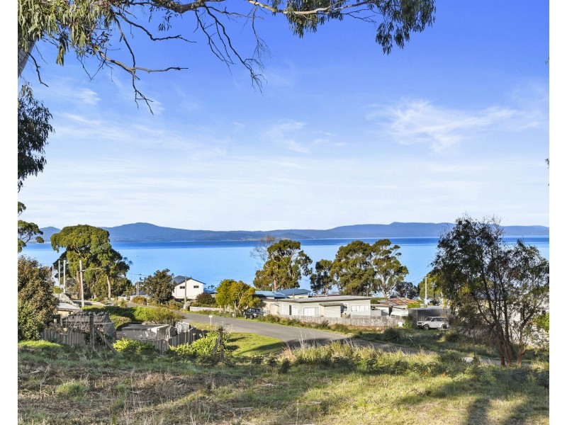 1 Oak Street, Primrose Sands TAS 7173