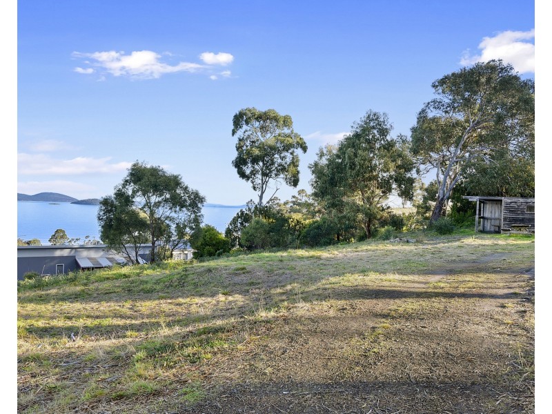 1 Oak Street, Primrose Sands TAS 7173