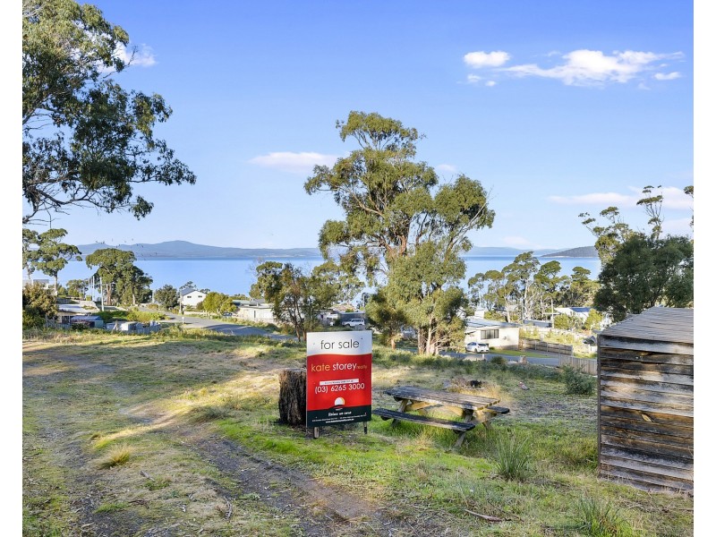 1 Oak Street, Primrose Sands TAS 7173