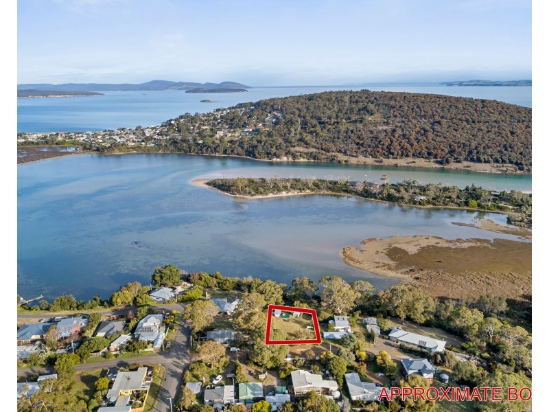 8 Erle West Street, Carlton River TAS 7173