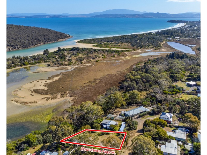 8 Erle West Street, Carlton River TAS 7173