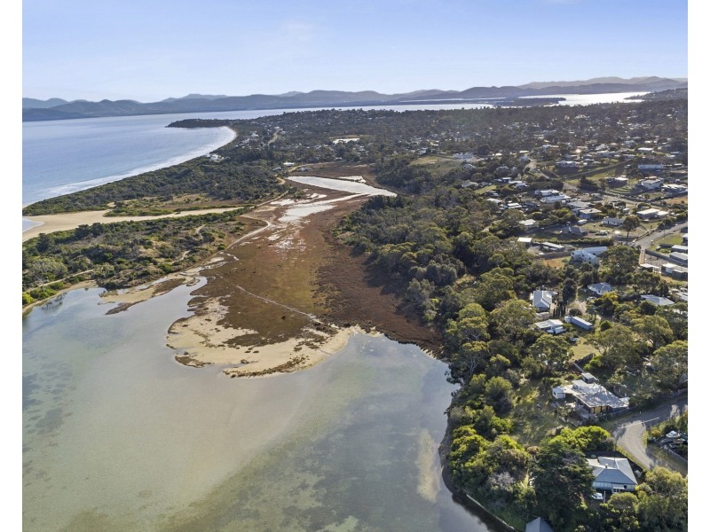 8 Erle West Street, Carlton River TAS 7173