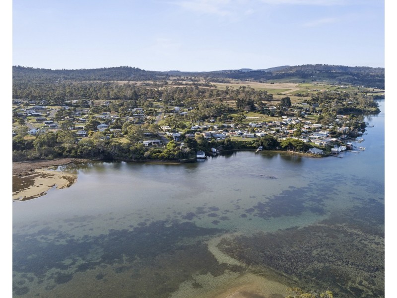 8 Erle West Street, Carlton River TAS 7173