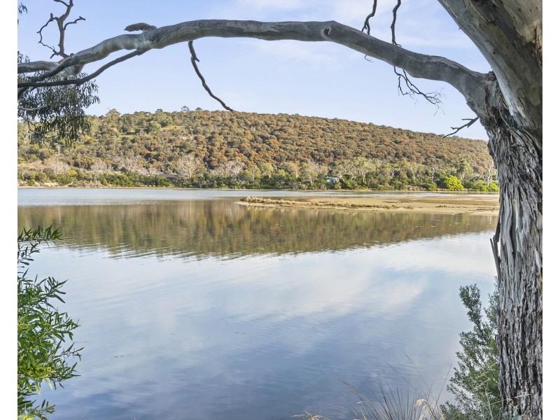 8 Erle West Street, Carlton River TAS 7173