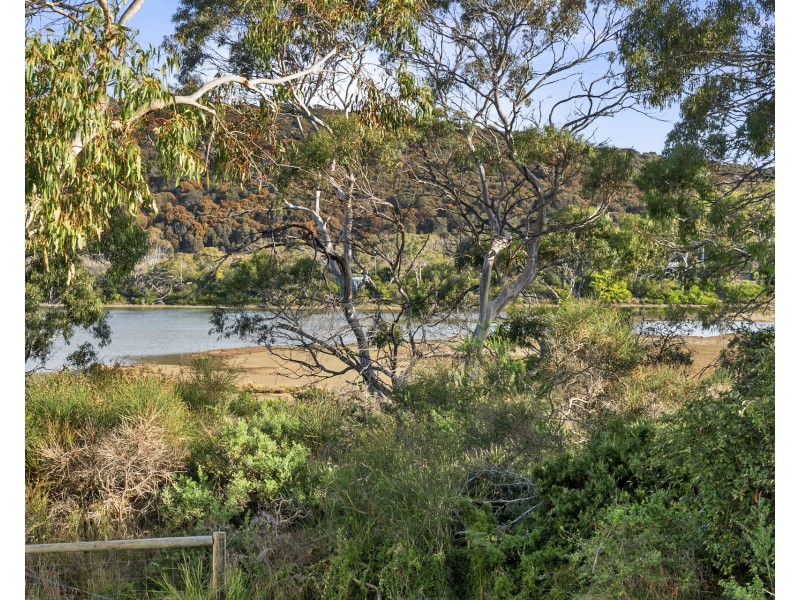 8 Erle West Street, Carlton River TAS 7173
