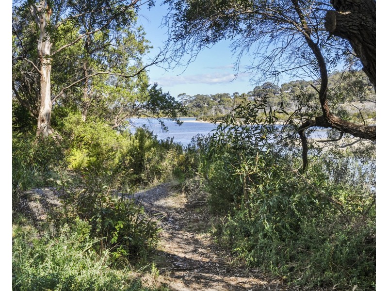 8 Erle West Street, Carlton River TAS 7173